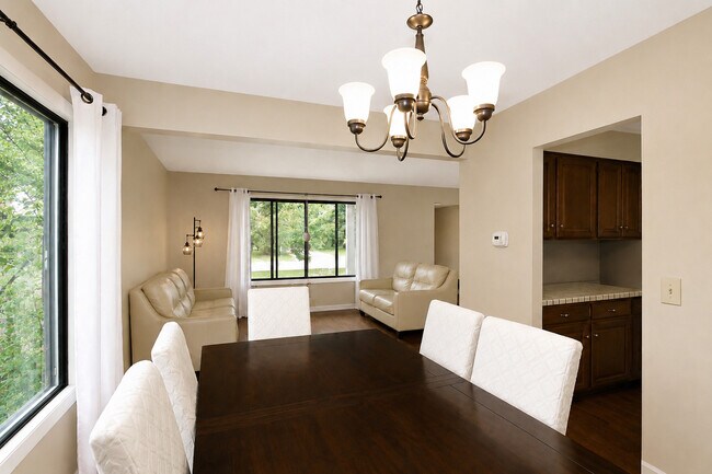 Photo - 982 Valleyview Dr