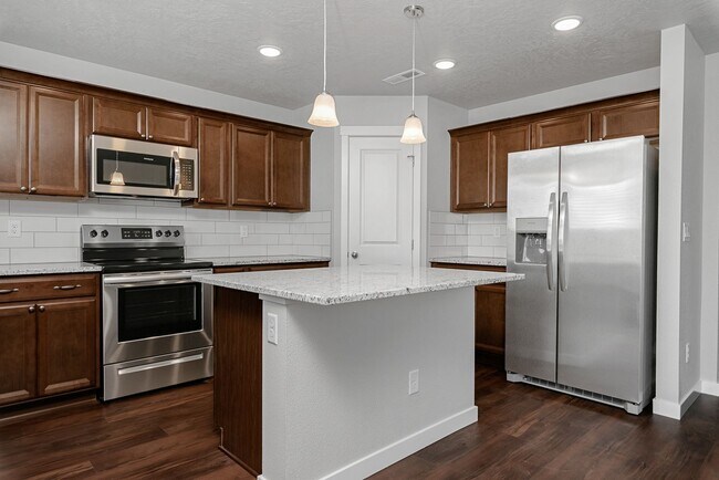 Photo - 3 Bed 2.5 Bath + Loft & Office located in the Greyhawk Subdivision