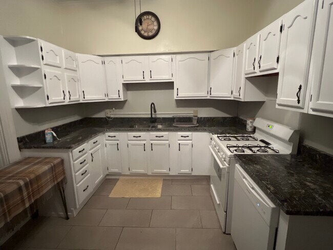 Kitchen - 1204 S Fort Thomas Ave Unit Apt 1