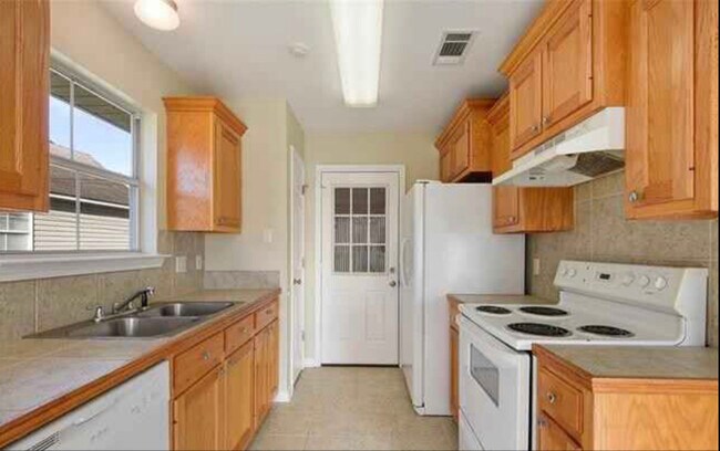 Photo - 608 S Cypress St