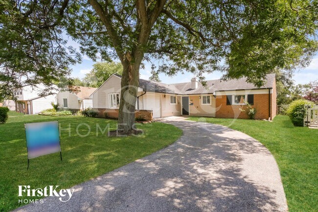 Photo - 105 Oxford Ln