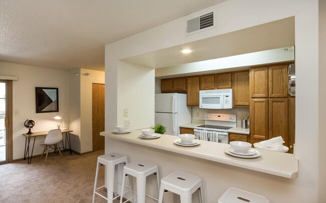 Photo - Large Two Bedroom Walking Distance to UIHC... Apartment Unit 1059-10
