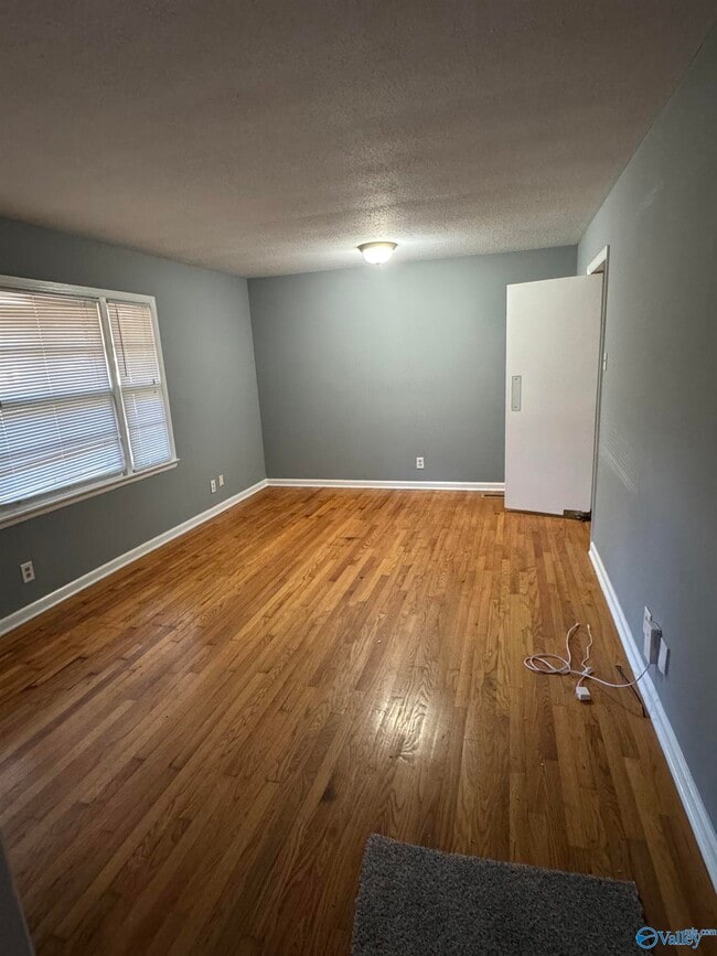 Photo - 3201 Searcy Dr NW