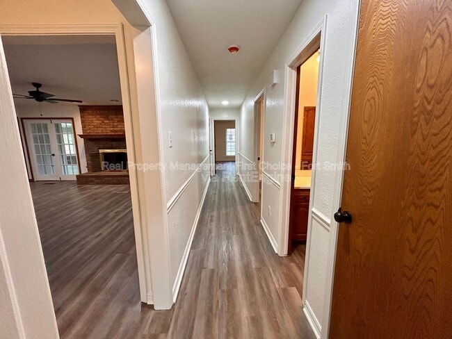 Photo - 10509 Meandering Way