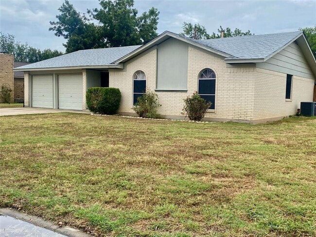 Building Photo - 1806 Sierra Dr Rental