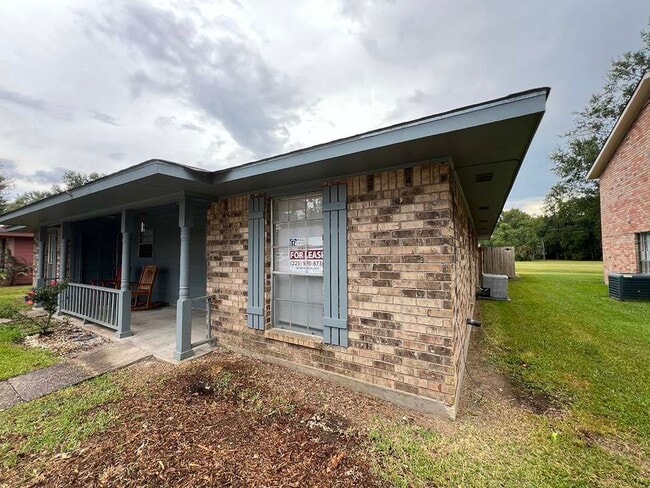Building Photo - 1114 Willow Creek Dr