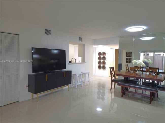 Building Photo - 1120 NW 124th Pl Unit 101 Rental
