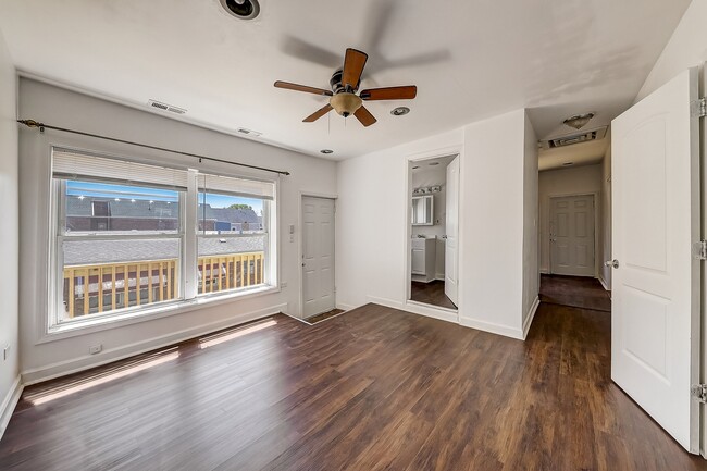 Photo - 4510 S Laflin St Unidad 2R