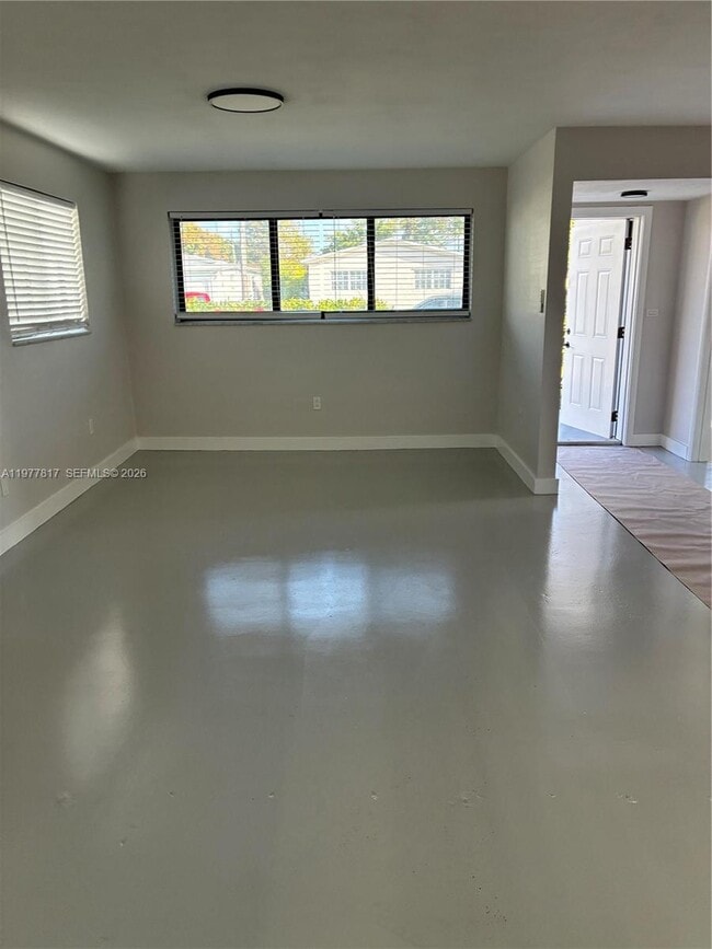 Photo - 490 NE 170th St