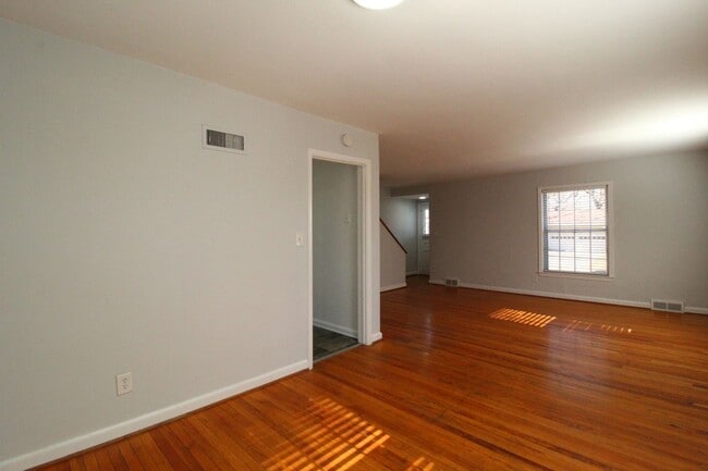 Photo - February FREE On This 2 Bedroom 2 Bath Duplex In The Waldo Area