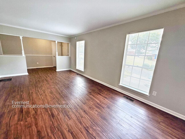 Photo - 976 Ridgewood Cir