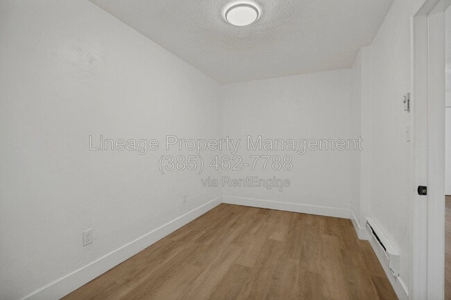 Photo - 420 W 20th St Unit 3
