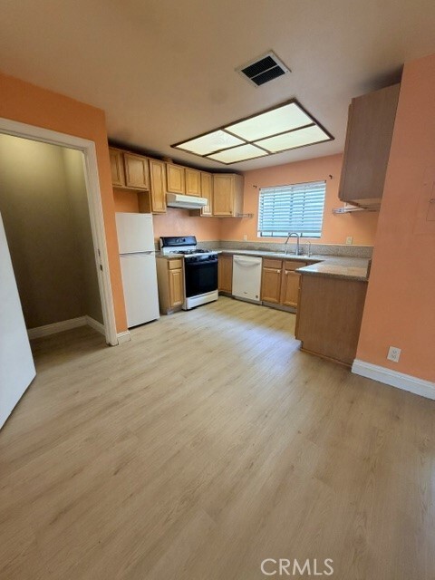 Photo - 14239 Sherman Way Unit 10