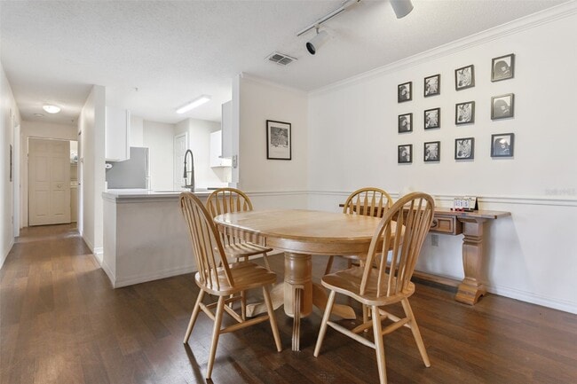 Building Photo - 1950 Summer Club Dr Unit #214