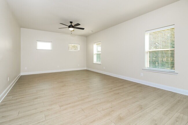 Photo - 326 Cantrell Dr