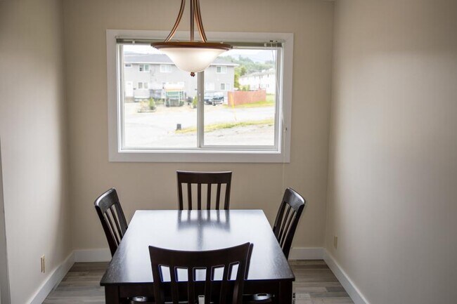 Photo - 3 bedroom in Kitimat BC V8C 1W4