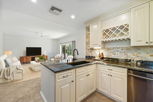 Photo - 2703 Fairway Dr N