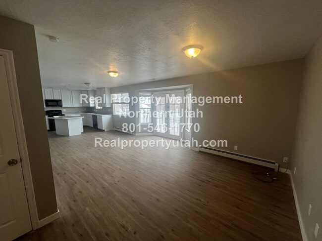 Photo - 6 Bed 3.5 Bath Rambler Home in Layton