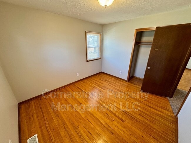 Photo - 202 W Bridge St