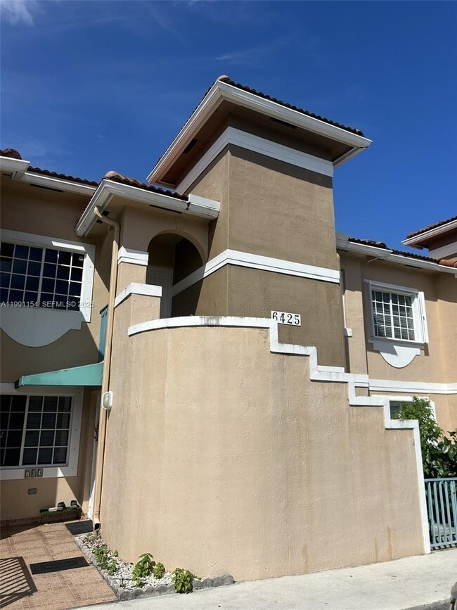 Building Photo - 6425 SW 130th Pl Unit 704