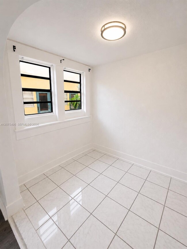 Photo - 1319 Meridian Ave Unit 205