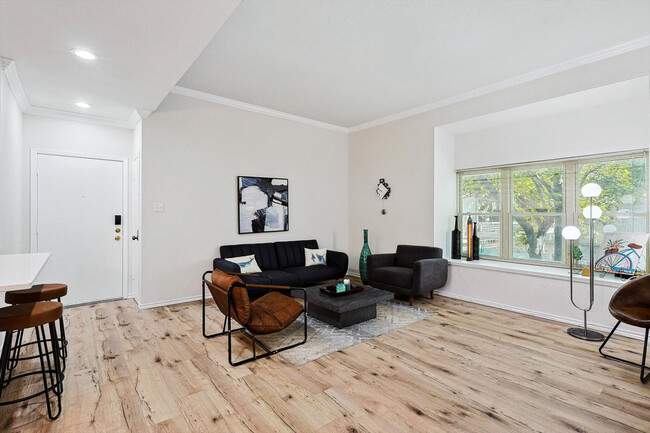 Building Photo - 10436 High Hollows Dr Rental