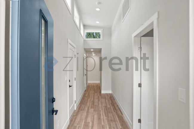 Photo - 42740 Jefferson St