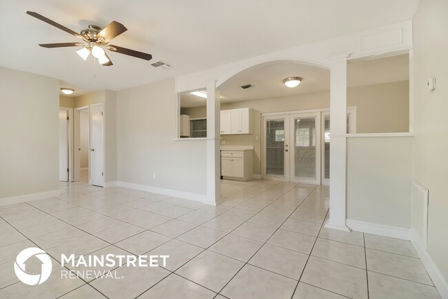 215 Lochmond Dr