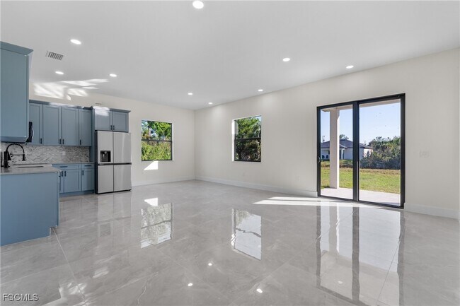 Photo - 1134 Cummings St E