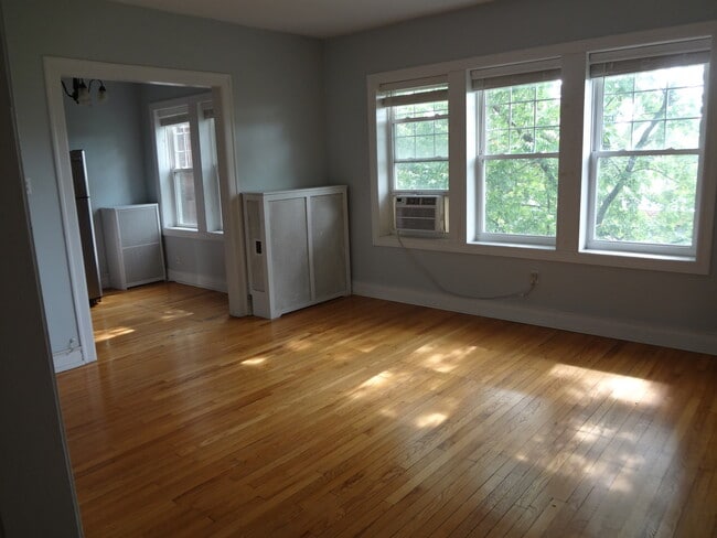 Photo - 5463 S Ingleside Ave Unit 3W