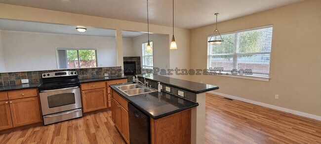 712 Forestglen Dr