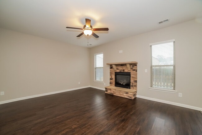 Photo - 1115 Joslin Path