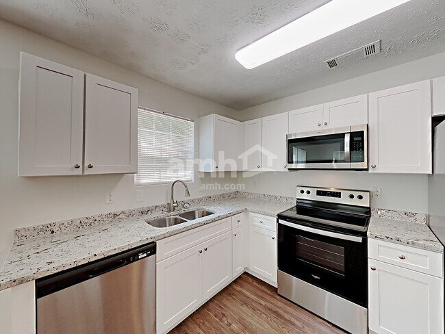 Photo - 1661 Boxcar Pl NE