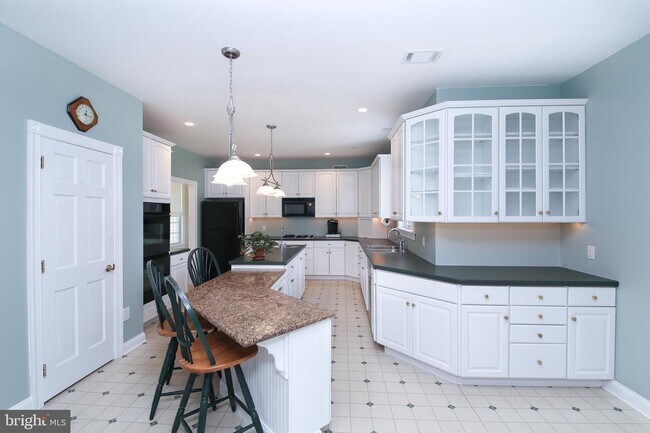 Photo - 440 Hoffman Rd