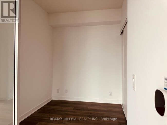 Photo - 180 Front St E Unité 2106