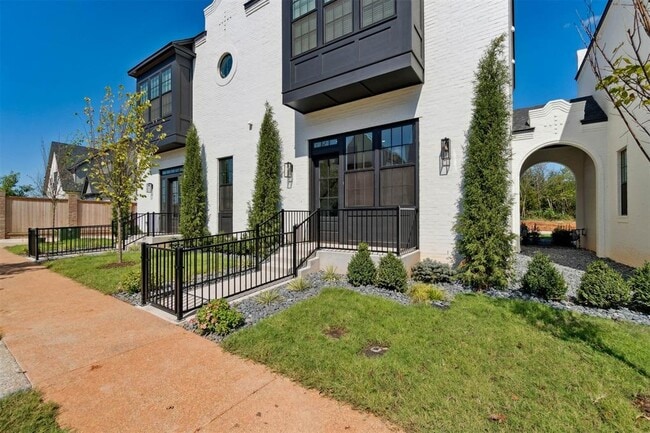 Photo - 18821 Selah Wy