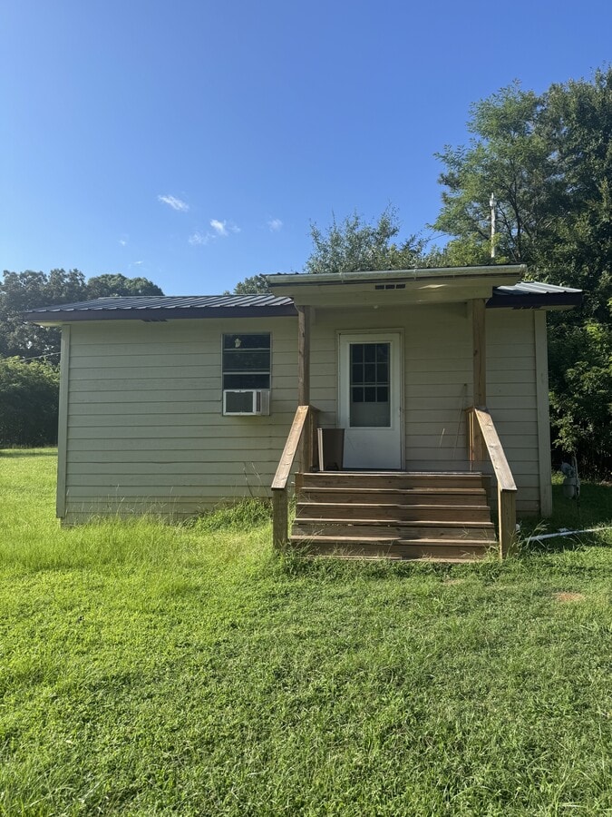 Photo - 1005 Hwy 30 W