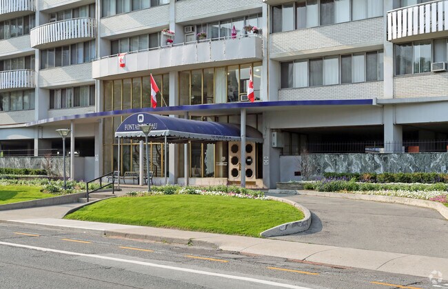 Photo - Fontainebleau Apartments