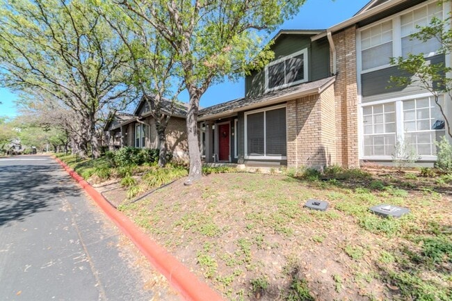 Photo - 1015 E Yager Ln Unidad 115