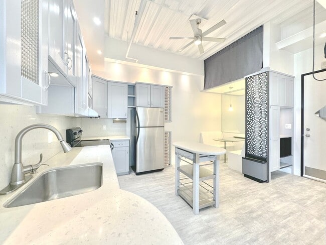 Photo - Top floor modern crafted spacious 1 Bed + ... Unit 1117