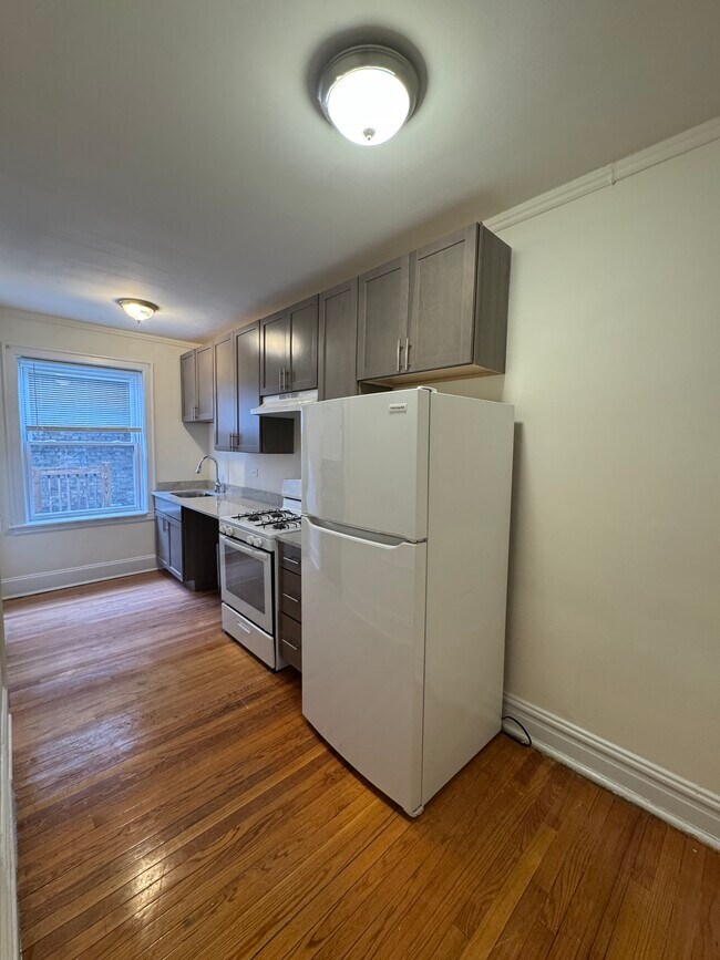 Photo - 1923 W Granville Ave