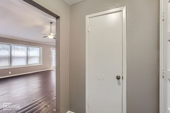 Photo - 5607 Circlegate Dr