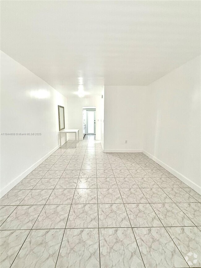 Building Photo - 1021 Michigan Ave Unit 3 Rental