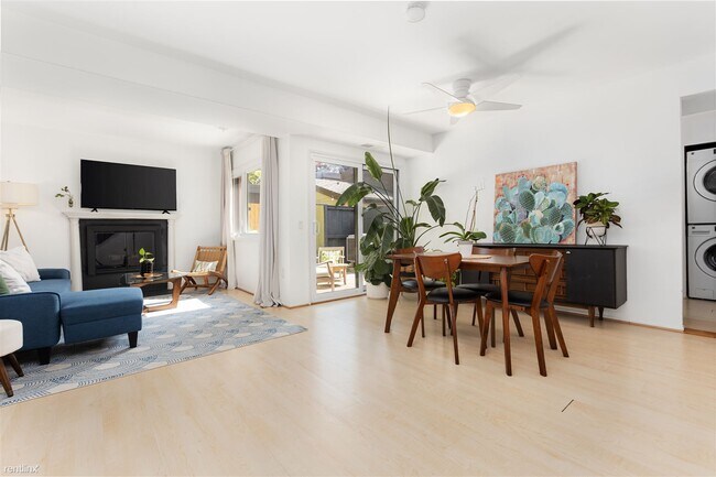 Photo - 3 br, 1.5 bath Townhome - 11247 Snowflake ...