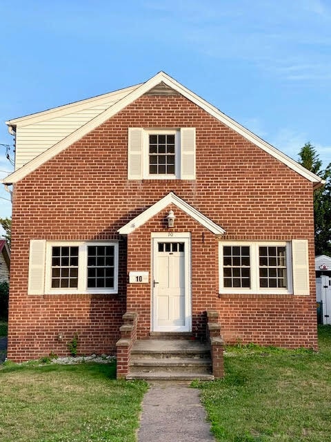 Lovely brick cape home. - 10 Treadwell St