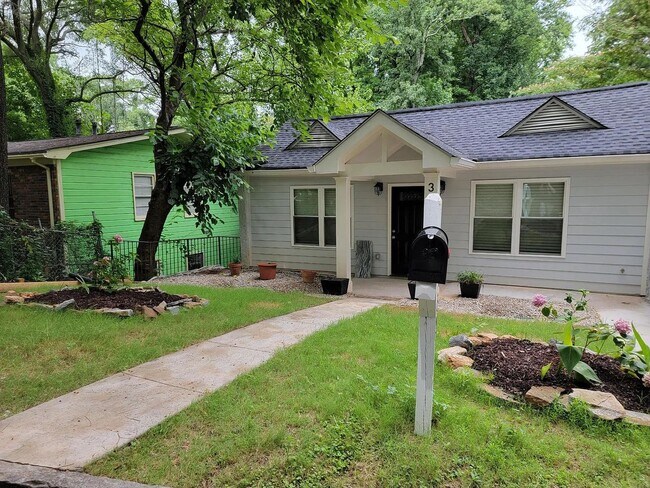 3 bedroom 2 bath Westside Haven - 3 bedroom 2 bath Westside Haven House