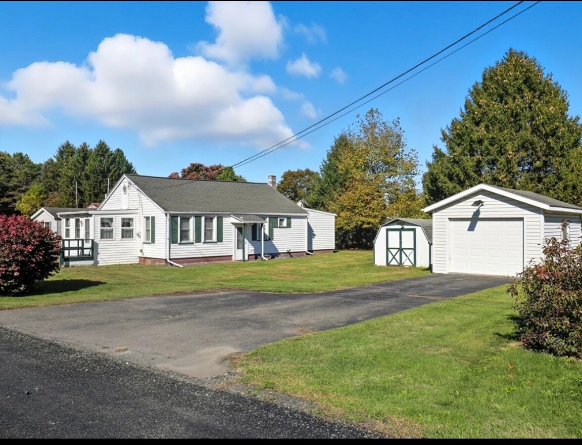 Photo - 134 Center St