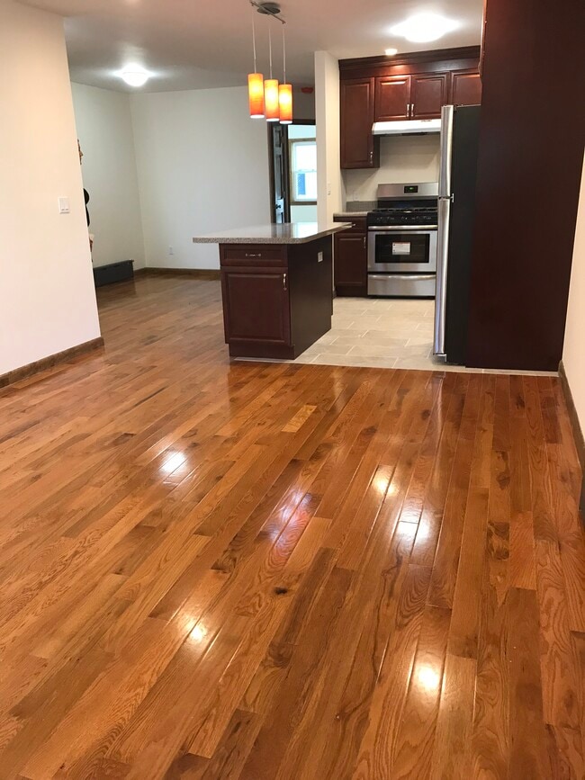 Photo - 405 W 263rd St Unidad 2nd floor