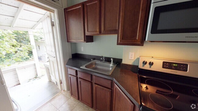 Building Photo - GREAT Location for this garage apartment i...