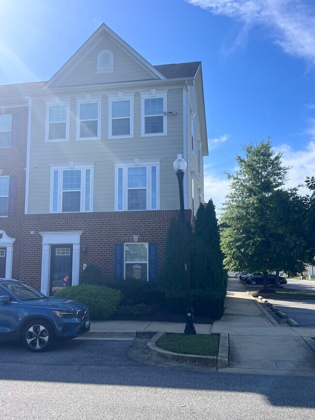 Building Photo - 508 Edelen Station Pl